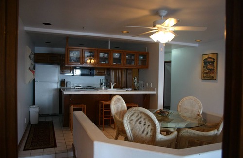 Avalon Villa | HAMCOVE BestBldg Best View/OCEANFRONT/GOLFCART/SMART TV A/C,25 yards to ocean!
