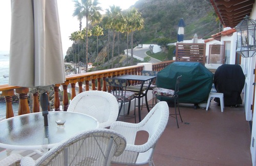 Avalon Villa | HAMCOVE BestBldg Best View/OCEANFRONT/GOLFCART/SMART TV A/C,25 yards to ocean!
