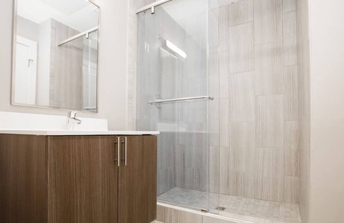 Theatre District Apartment | Hami508-3/2 · Lavish 3br In Downtown | Keyless Entry