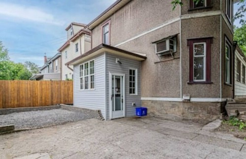 Hamilton House | Hamilton Families House Sunroom BBQ 2 Parking Sleeps 8 Guests