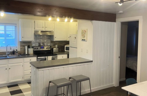 Hamilton House | Hamilton Hamlet - A charming 1-bedroom fully furnished ADU with WiFi