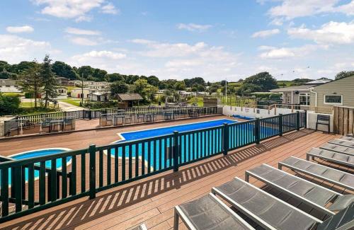 Leedstown Resort | Hamlet Lodge Retreat At Calloose Holiday Park