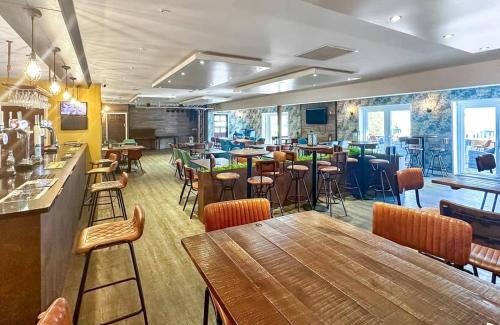 Leedstown Resort | Hamlet Lodge Retreat At Calloose Holiday Park