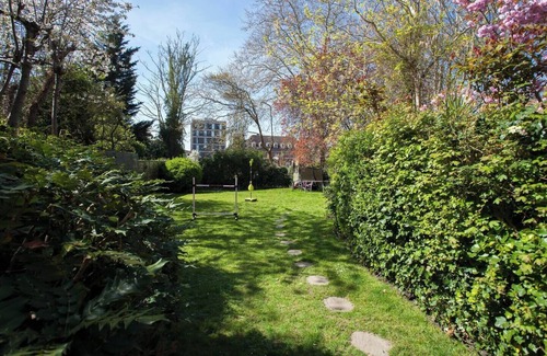 Frognal and Fitzjohns House | Hampstead Summer Time Garden Apartment