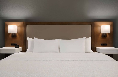 Appleton Hotel | Hampton Inn Appleton-Fox River Mall Area