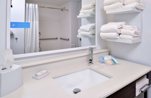 Cedar Falls Community Main Street Hotel | Hampton Inn Cedar Falls Downtown