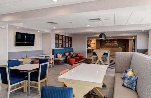 Colorado Springs Hotel | Hampton Inn Colorado Springs Northeast