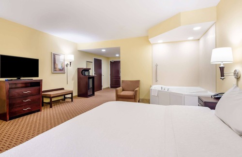 Galax Hotel | Hampton Inn Galax