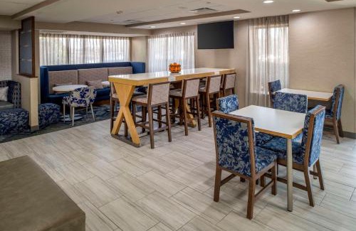 Commack Hotel | Hampton Inn Long Island/Commack