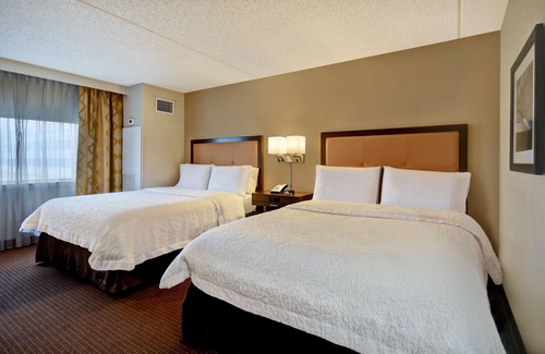 Queens Hotel | Hampton Inn NY-JFK