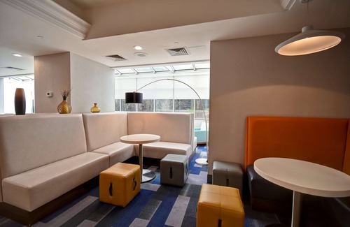 Queens Hotel | Hampton Inn NY-JFK