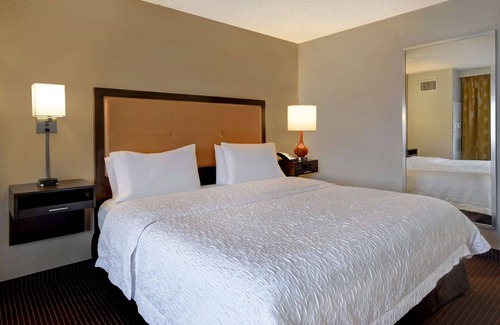 Queens Hotel | Hampton Inn NY-JFK