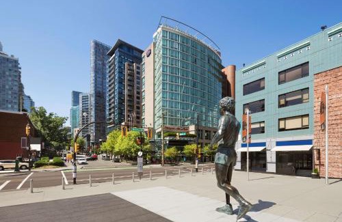 Central Hotel | Hampton Inn & Suites, by Hilton - Vancouver Downtown