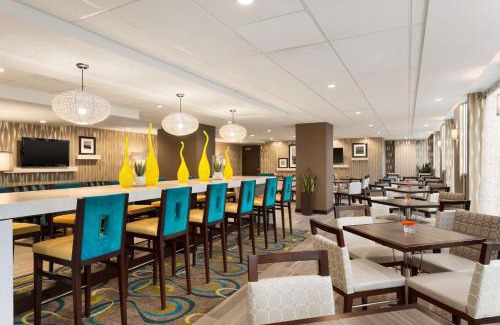 Central Hotel | Hampton Inn & Suites, by Hilton - Vancouver Downtown