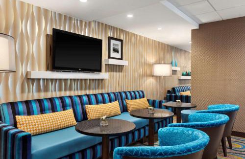 Central Hotel | Hampton Inn & Suites, by Hilton - Vancouver Downtown