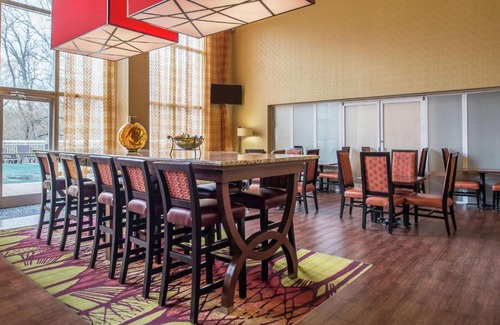 Arrowood Hotel | Hampton Inn & Suites Charlotte Arrowood Rd