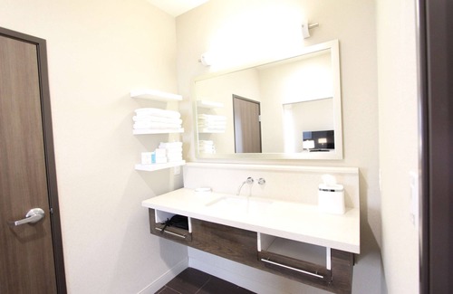 Dallas Hotel | Hampton Inn & Suites Dallas Market Center
