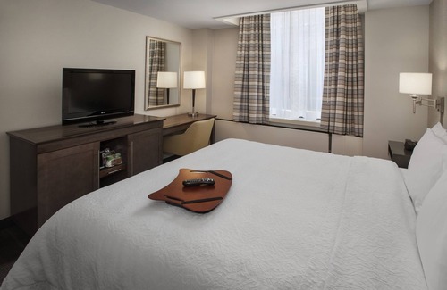 Westown Hotel | Hampton Inn & Suites Milwaukee Downtown