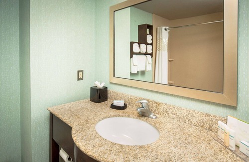 Fairfield Hotel | Hampton Inn & Suites Suisun City Waterfront