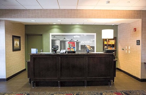 Bismarck Hotel | Hampton Inn & Suites Bismarck Northwest