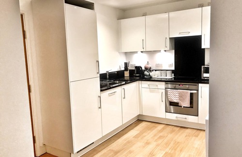 Chatham Apartment | Hampton Leigh - Elegant Apartment in The Wharf