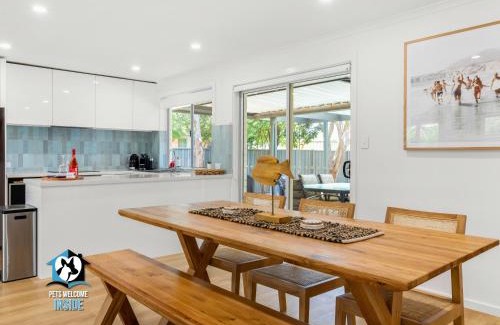Encounter Bay House | Hampton's Style Holiday Retreat - close to the beach!