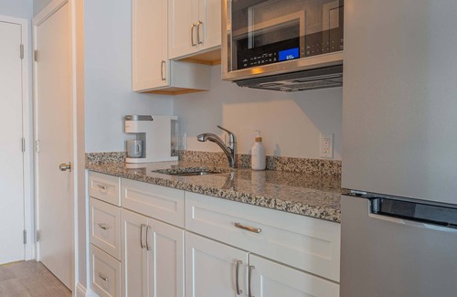 Hampton Apartment | Hampton Tides | Ocean View |Top Floor With Balcony