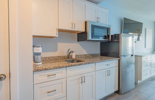 Hampton Apartment | Hampton Tides | Ocean View |Top Floor With Balcony