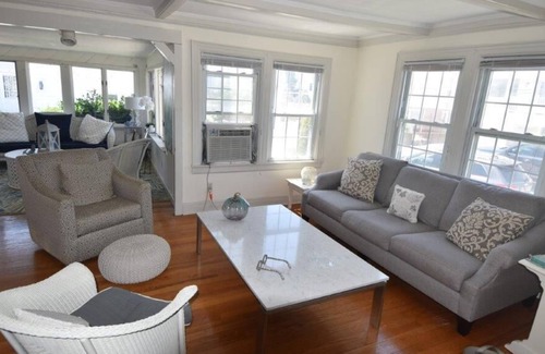 East Atlantic Beach House | Hamptons like EAB Long Beach area 4 Bedroom House - Steps to the ocean!