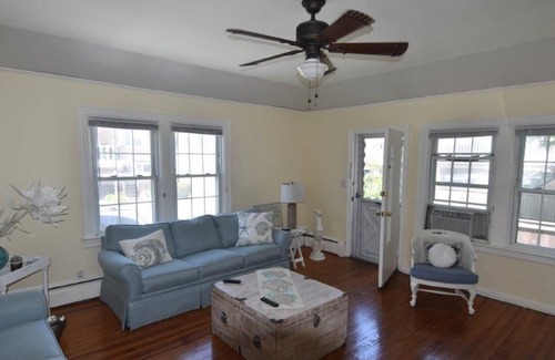 East Atlantic Beach House | Hamptons like EAB Long Beach area 4 Bedroom House - Steps to the ocean!