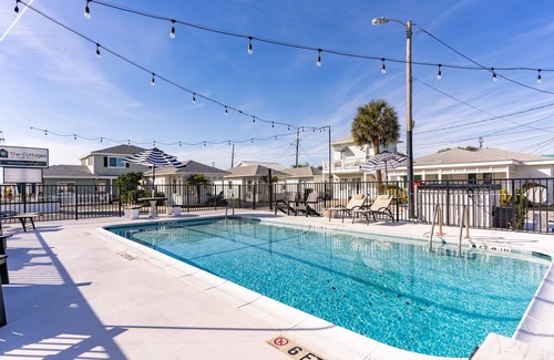 Kure Beach Cottage | Hanby Hideaway~ Cottages @ Kure ~ Beach, Fishing, Pool, Walk to Pier