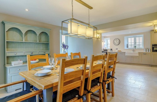Glandwr Cottage | Hand chosen for its superb finish throughout, hot tub and central location.