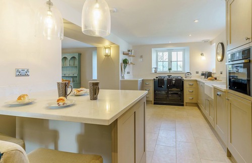 Glandwr Cottage | Hand chosen for its superb finish throughout, hot tub and central location.