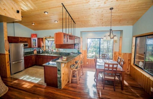 Volcano Cabin | Hand Crafted Luxury Home with Jacuzzi & Fireplace