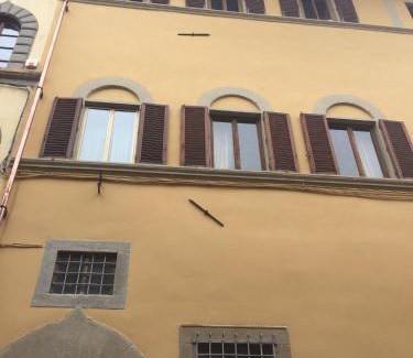 Santo Spirito Apartment | Hand decorated house with court