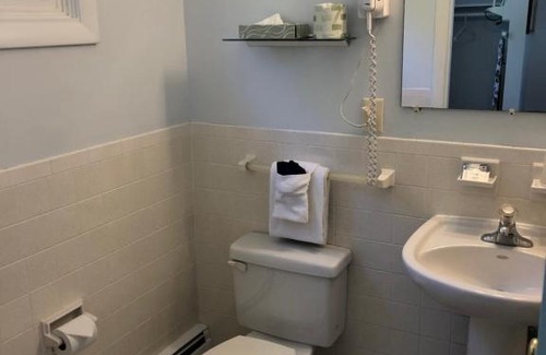South Harwich Hotel | Handkerchief Shoals Inn