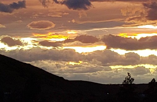 Great Falls Cottage | Hangin' Heart Ranch Guest House w/Western Sunsets