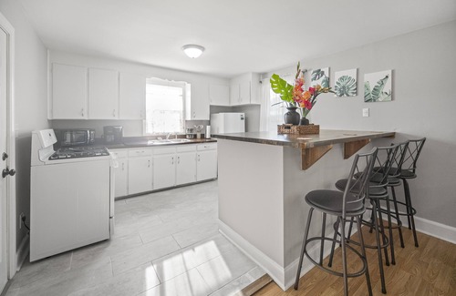 Rosewood House | Hangout by the firepit near USC pet-friendly
