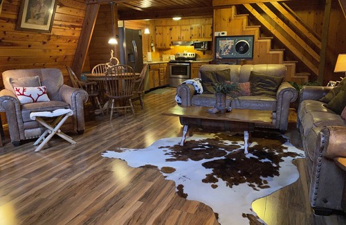 Chalet Village Ski Chalet | Hank Williams Cabin 2 Bedrooms, 2 Baths, Wi-fi, Must See Chalet, Great location