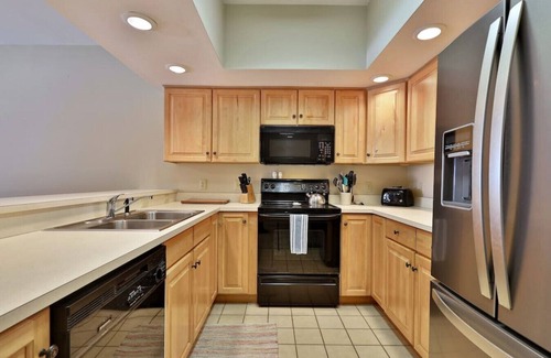 Ludlow Apartment | Hanley, Solitude K103
