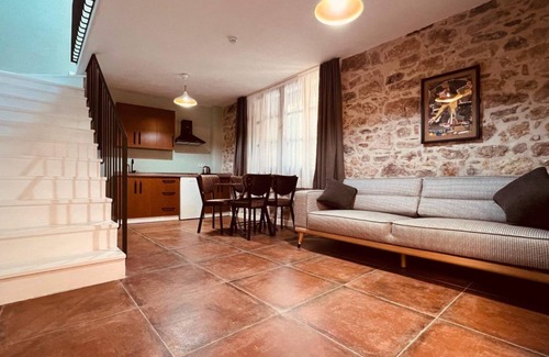 Ayvalik City Center House | Hanole Macaron Guest House
