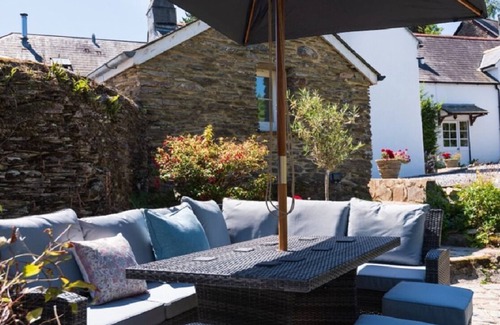 Dartmouth Cottage | Hansel Cottage - dog friendly, character property close to beach, stunning views