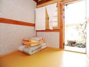 Jeonju House | Happiness Full Hanok Guesthouse