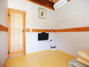 Jeonju House | Happiness Full Hanok Guesthouse