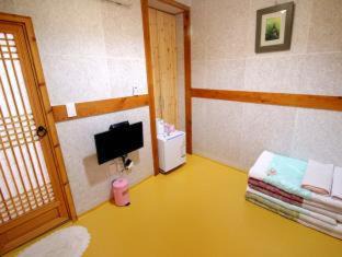 Jeonju House | Happiness Full Hanok Guesthouse