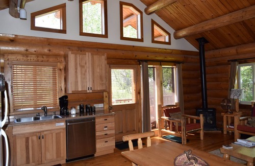 Winthrop Cabin | Happy Cabin: One Bedroom at Wolfridge Resort