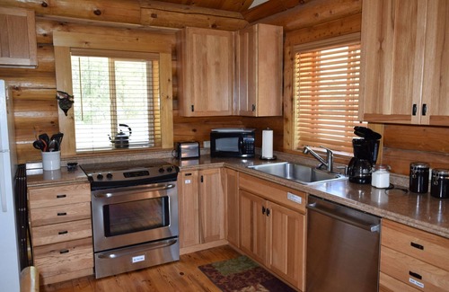 Winthrop Cabin | Happy Cabin: One Bedroom at Wolfridge Resort