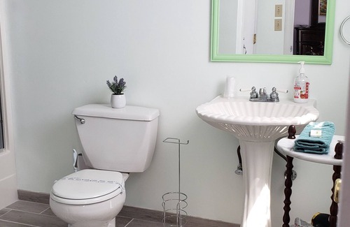 Harbor Springs Bed & Breakfast | Happy Days and Nights - Petite Pearl