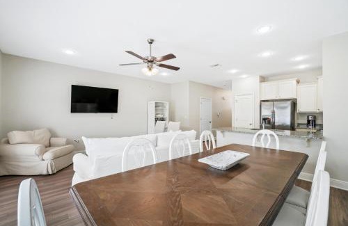 Thomas Drive House | Happy Daze