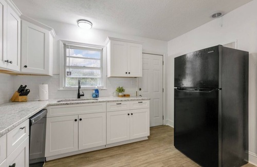 Fayetteville House | Happy Home! Freshly Renovated! Fun Games!